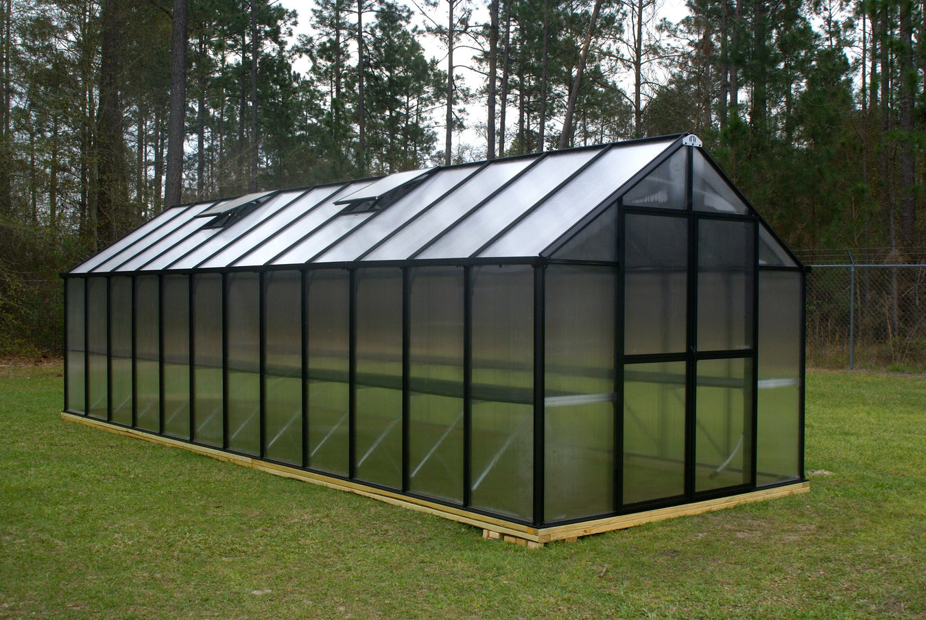MONT Premium Greenhouses